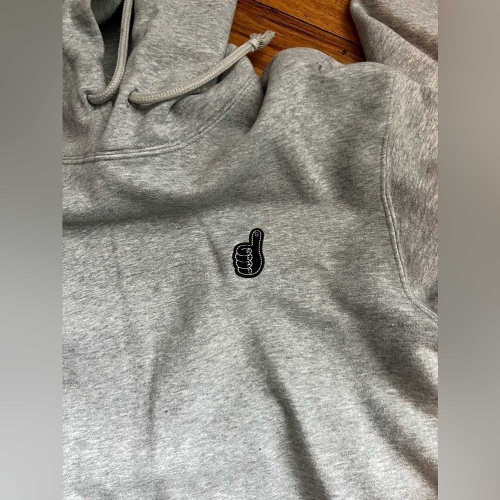 Uniqlo thumbs up no worries club hooded sweatshirt large - Picture 3 of 5